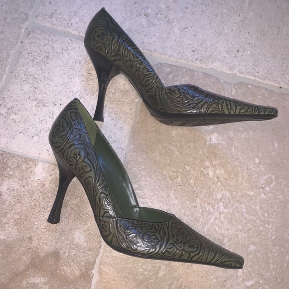 NWOT BCBGirls pointy pumps - Picture 5 of 11